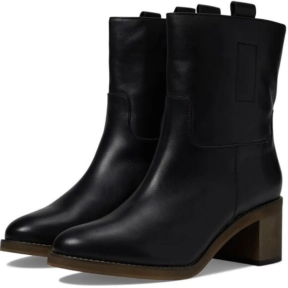 Free People

Tabby Ankle Boot - Picture 1 of 10